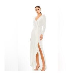 NWT IEENA Mac Duggal 26395 White Plunge V-Neck Sequin Long Sleeve Gown Size 12